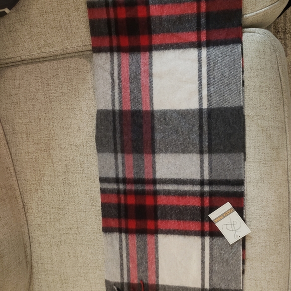 LOUISA Peroni womens scarve. 100% cashmere. New without tag.62" L X 12" W. Exele - Picture 3 of 7